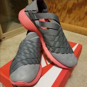 Nike Roshe Run woven slip on shoes gray and pink